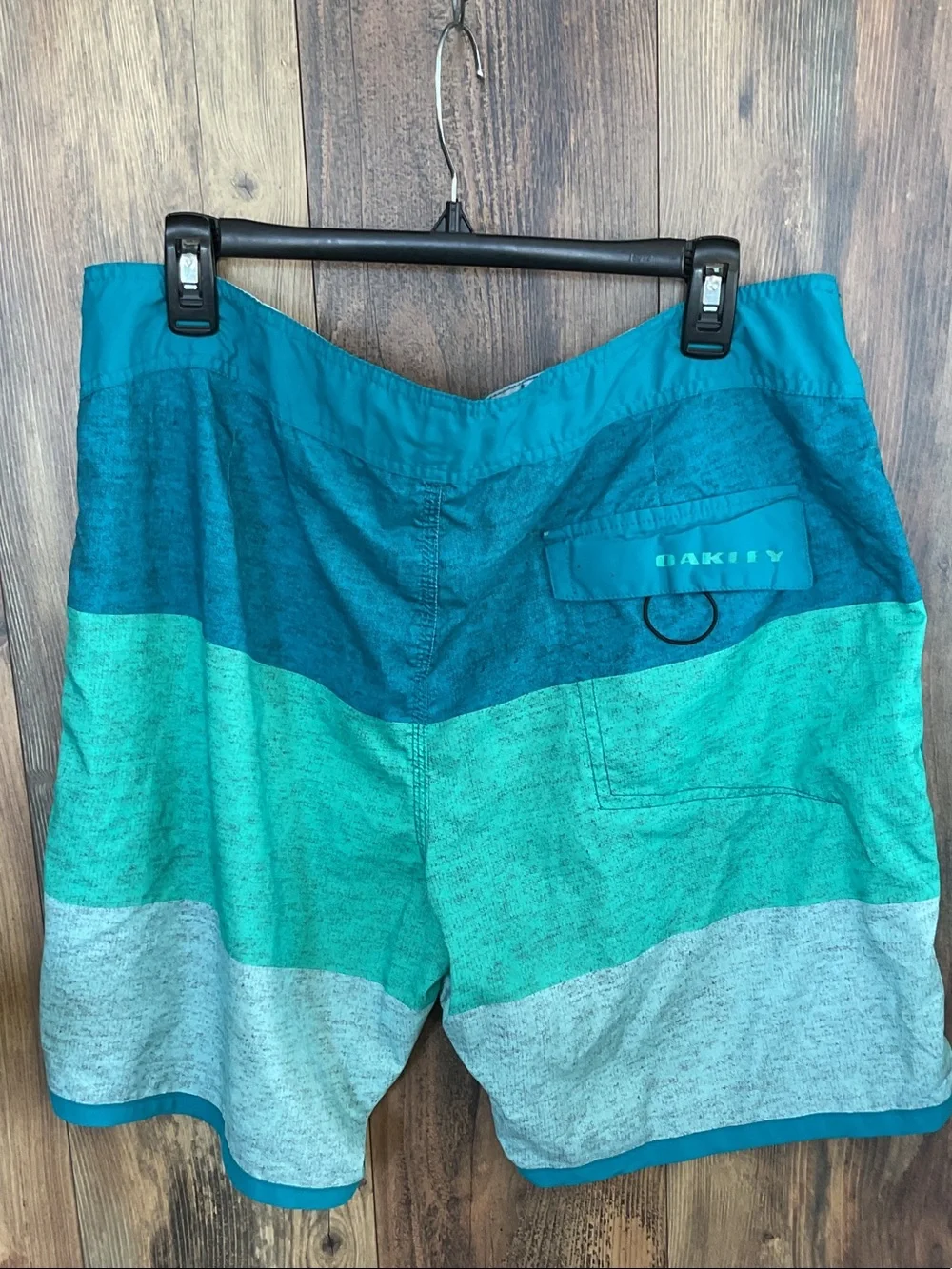Oakley Men's Teal & Aqua Colorblock Swim Board Shorts 38 315B